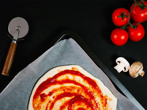 Create Perfect Homemade Pizzas with the Right Sauce